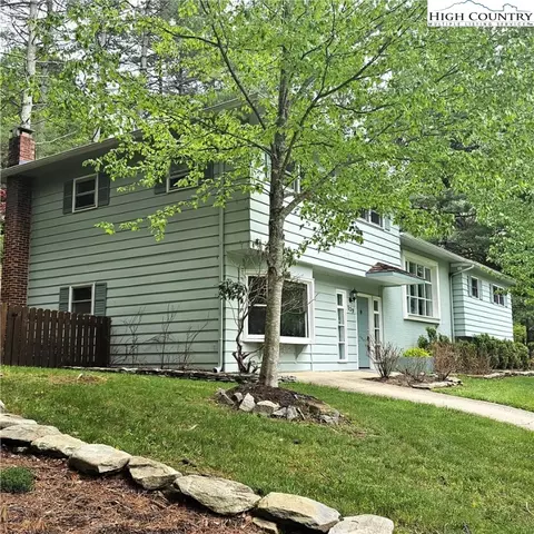 139 Charles St, Boone, NC 28607 photo 2