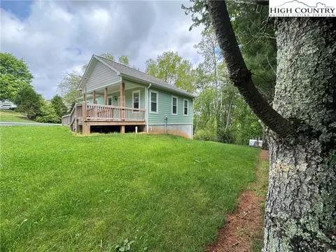 585 Little River Dr, Sparta, NC 28675