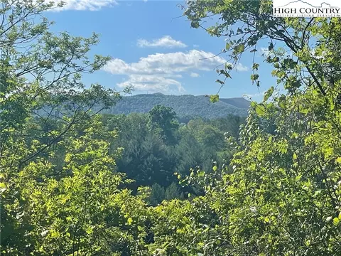 53 Canawhay Dr, Jefferson, NC 28640