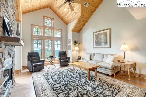 251 Indian Paintbrush Dr #RH-3, Banner Elk, NC 28604