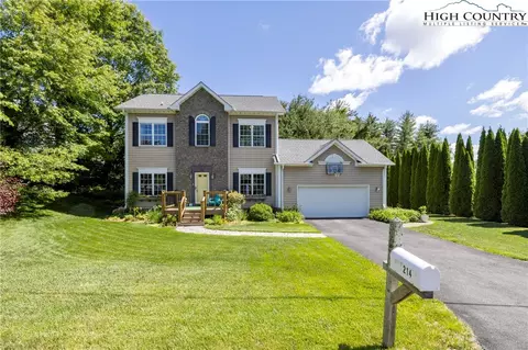 214 Wintergreen Ln, Boone, NC 28607