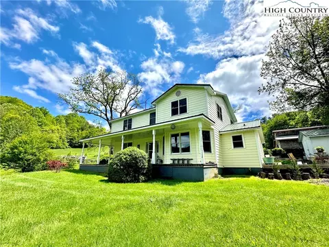 1313 Stansberry Rd, Lansing, NC 28643