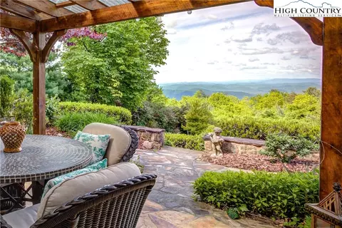 372 Longview Cir, Roaring Gap, NC 28668 photo 7