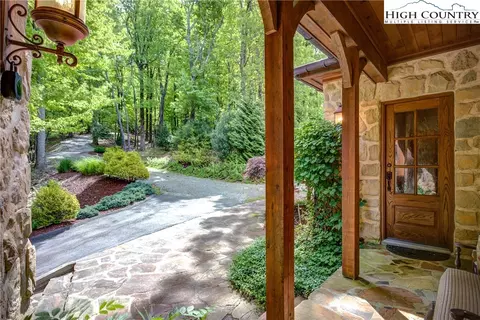 372 Longview Cir, Roaring Gap, NC 28668 photo 2
