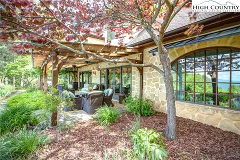 372 Longview Cir, Roaring Gap, NC 28668 photo 13