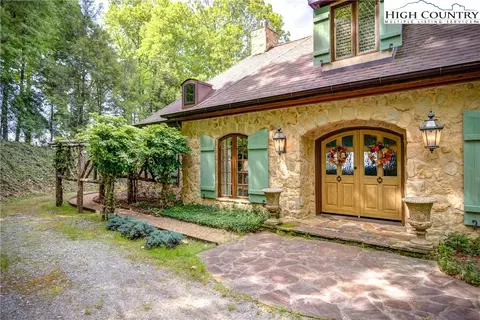 372 Longview Cir, Roaring Gap, NC 28668 photo 6