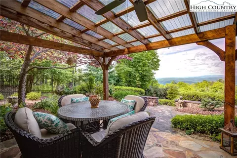 372 Longview Cir, Roaring Gap, NC 28668 photo 8