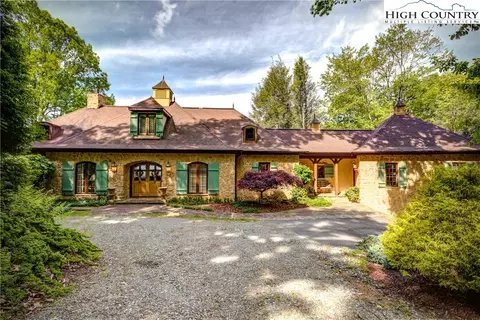 372 Longview Cir, Roaring Gap, NC 28668