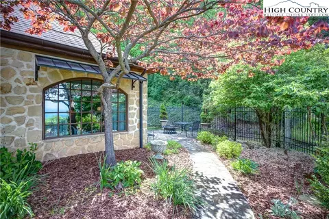 372 Longview Cir, Roaring Gap, NC 28668 photo 14