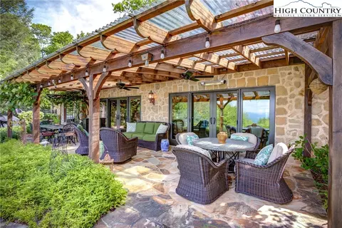372 Longview Cir, Roaring Gap, NC 28668 photo 12