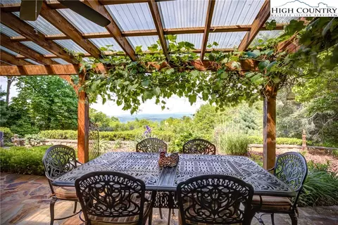 372 Longview Cir, Roaring Gap, NC 28668 photo 10