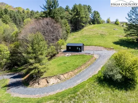 814 Roundabout Rd, Creston, NC 28615 photo 2