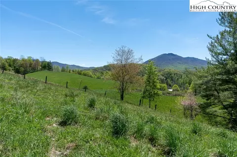 814 Roundabout Rd, Creston, NC 28615