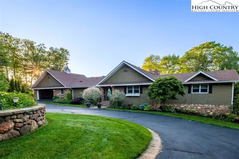 171 Lakeview Dr, Roaring Gap, NC 28668
