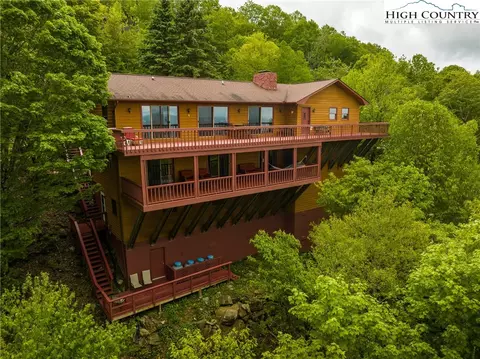 136 Village Rd, Beech Mountain, NC 28604 photo 2