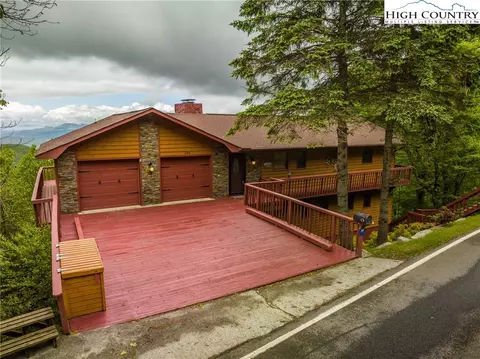 136 Village Rd, Beech Mountain, NC 28604 photo 3