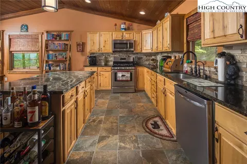 136 Village Rd, Beech Mountain, NC 28604 photo 15