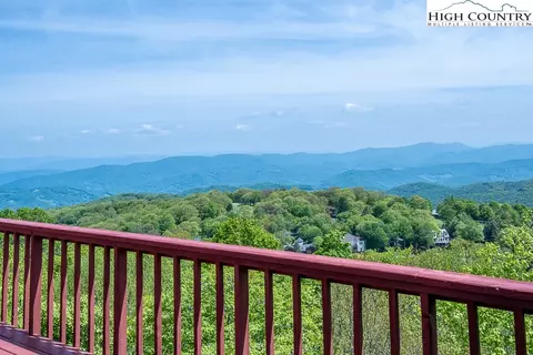136 Village Rd, Beech Mountain, NC 28604
