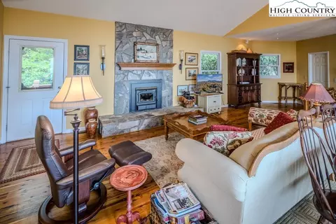 194 Tangle Ln, Seven Devils, NC 28604 photo 4
