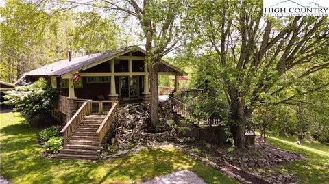831 Edgar Tufts Rd, Banner Elk, NC 28604