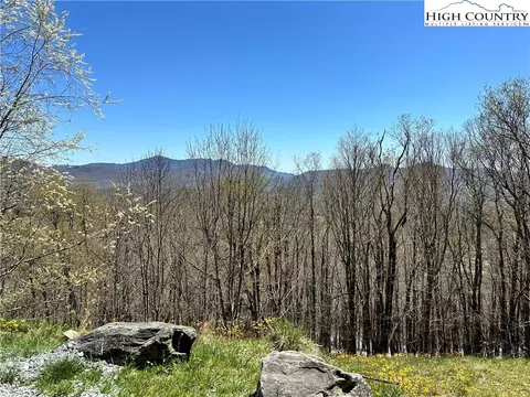 65 Lazy Ln, Beech Mountain, NC 28604