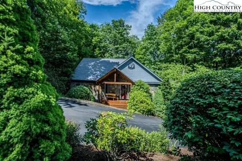 926 Balsam Dr, Newland, NC 28657