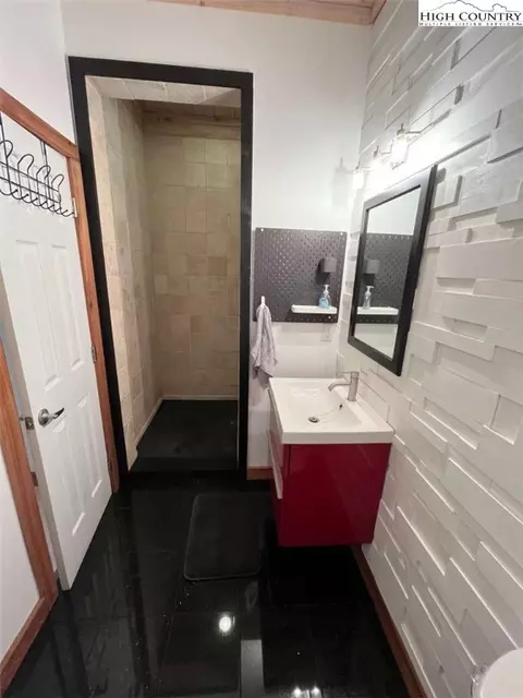Bath - 2472 Junaluska Rd, Boone, NC 28607 photo 1 of 4