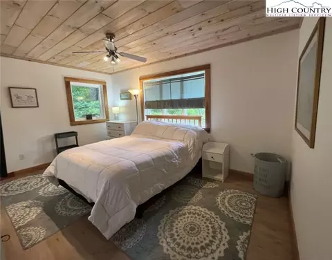 Bedroom - 2472 Junaluska Rd, Boone, NC 28607 photo 2 of 2