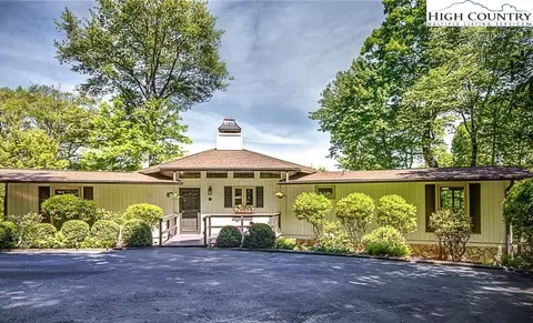 787 Rock Spring Cir, Sugar Mountain, NC 28604