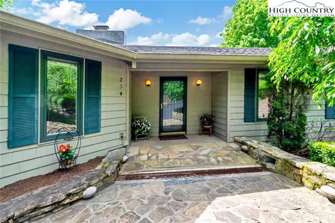 234 Cliffside Ln, Seven Devils, NC 28604