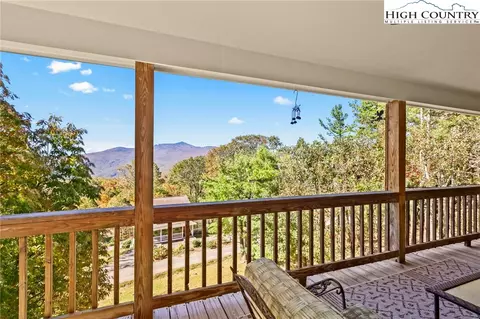 300 Misty Ridge Ln, Blowing Rock, NC 28605