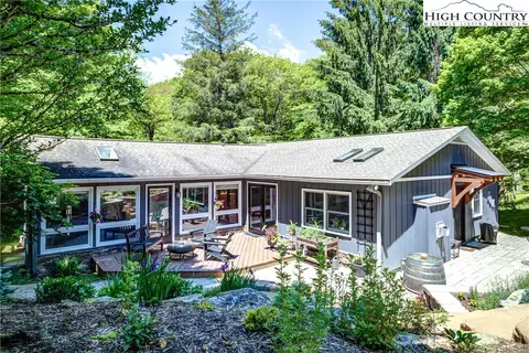 152 Artists Aly, Blowing Rock, NC 28605