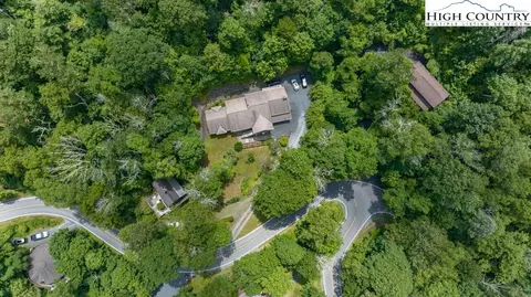 341 Cross Park Dr, Sugar Mountain, NC 28604