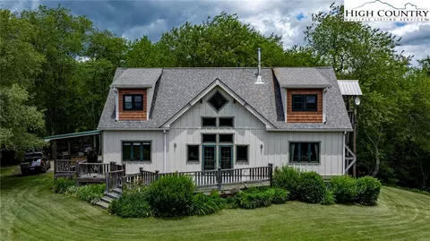 661 Gem Stream Rd, Elk Creek, VA 24326