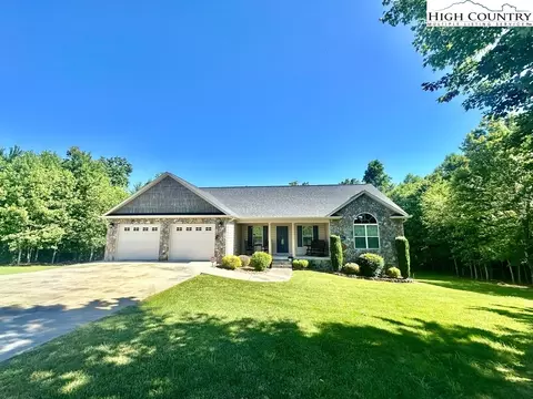 3074 Knollcrest Pl, Hudson, NC 28638