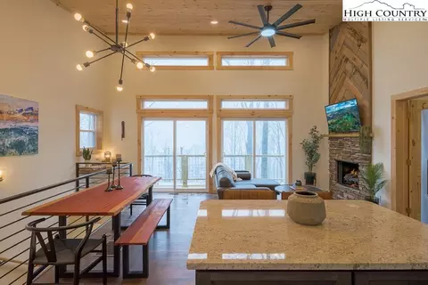 232 Wild Daisy Ln, Beech Mountain, NC 28604