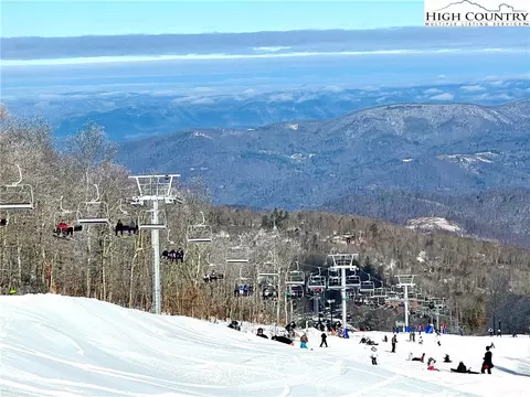 301 Pinnacle Inn Rd #3205, Beech Mountain, NC 28604