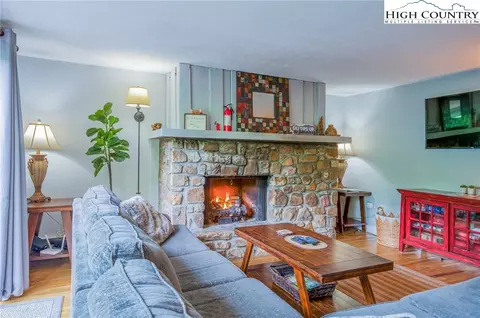 149 Slope View Rd #A3, Sugar Mountain, NC 28604
