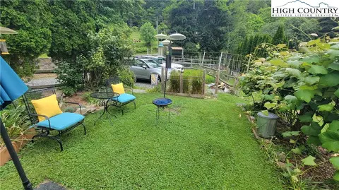 631 Queen St, Boone, NC 28607 photo 2
