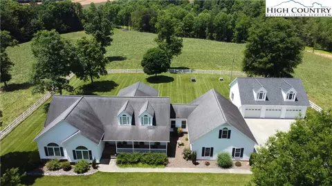 387 W Tate Dr, Thurmond, NC 28683