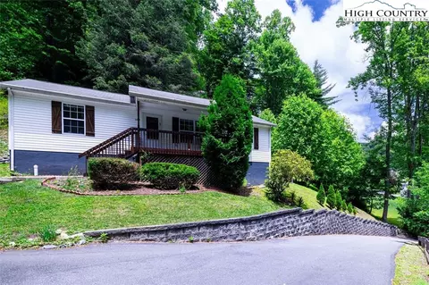 189 Poplar Hill Dr, Boone, NC 28607