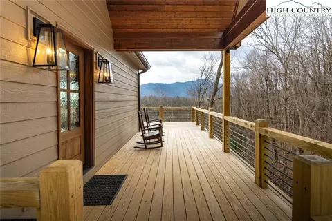 366 Telemark Ln, Seven Devils, NC 28604 photo 4