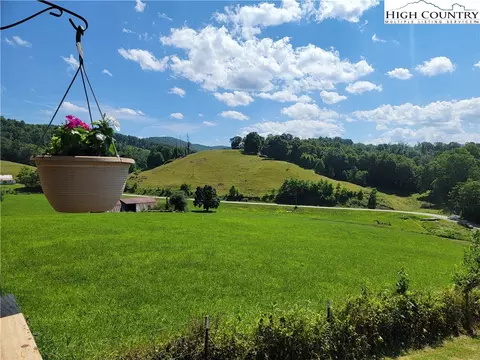 389 Colonel Francis Rd, Crumpler, NC 28617