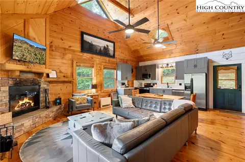 149 Rhododendron Dr, Beech Mountain, NC 28604