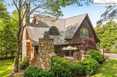 286 Gorge View Dr, Blowing Rock, NC 28605