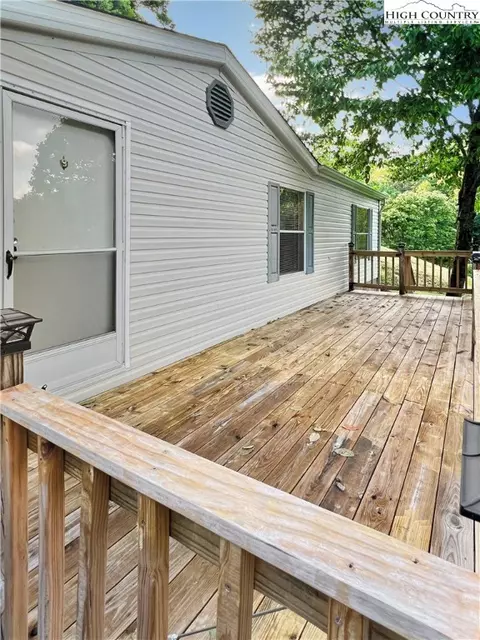 369 Arvil Greer Rd, Vilas, NC 28692 photo 3