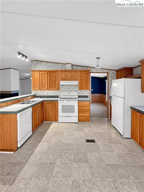 369 Arvil Greer Rd, Vilas, NC 28692 photo 8