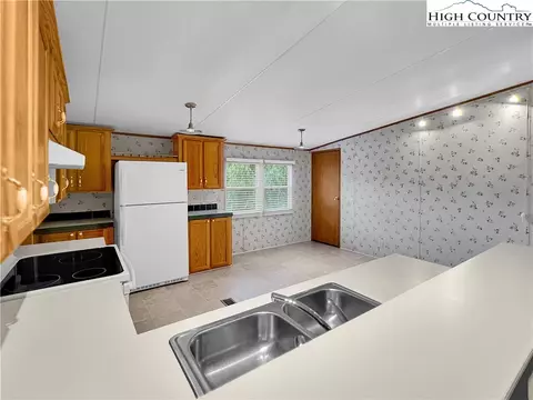 369 Arvil Greer Rd, Vilas, NC 28692 photo 9