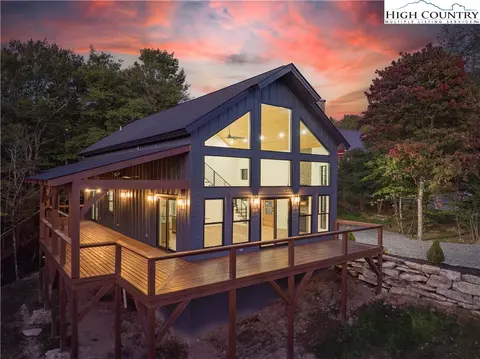 103 Skiway Ln, Beech Mountain, NC 28604