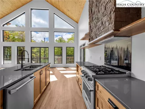 103 Skiway Ln, Beech Mountain, NC 28604 photo 22